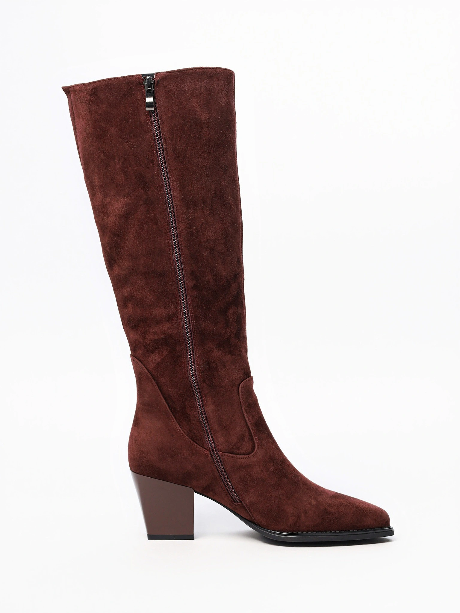 Сапоги бордового цвета на высоком каблуке